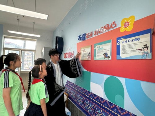 虹橋街道雕刻團(tuán)花 指尖綻放民族情，巧手凝聚團(tuán)結(jié)心